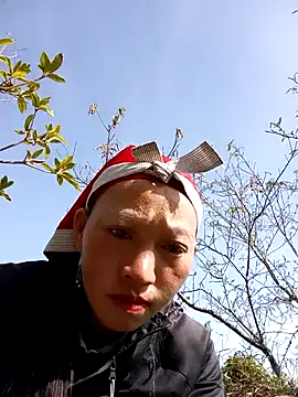 Snapshot of tcm-cute chatting on October 30, 1:51 am tcm-cute online show from October 30, 1:51 am