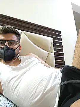 LoveGuruRA online show from October 30, 9:15 pm