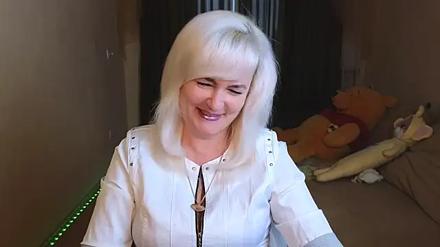 Snapshot of Vina_Vision chatting on September 20, 2:07 pm Vina Vision online show from September 20, 2:07 pm