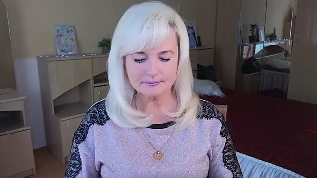 Snapshot of Vina_Vision chatting on October 7, 10:01 am Vina Vision online show from October 7, 10:01 am