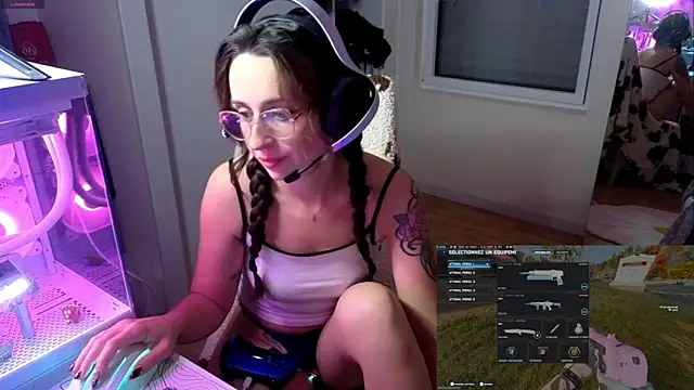 Snapshot of CornetDeGlace chatting on April 13, 4:23 pm CornetDeGlace online show from April 13, 4:23 pm