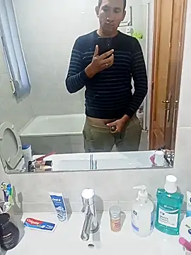 Snapshot of Alexandrevictor69 chatting on November 29, 9:12 am Alexandrevictor69 online show from November 29, 9:12 am