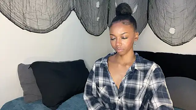 Snapshot of Trixie_luv1 chatting on October 22, 12:38 pm Trixie luv1 online show from October 22, 12:38 pm