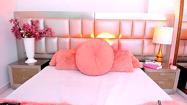 AnnieVegga online show from October 14, 4:08 pm