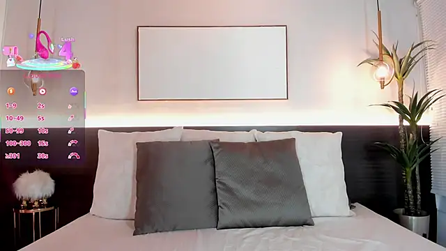Snapshot of SolAvelar chatting on October 6, 3:37 am SolAvelar online show from October 6, 3:37 am