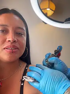 Snapshot of -Mia1 chatting on October 25, 8:14 pm -Mia1 online show from October 25, 8:14 pm