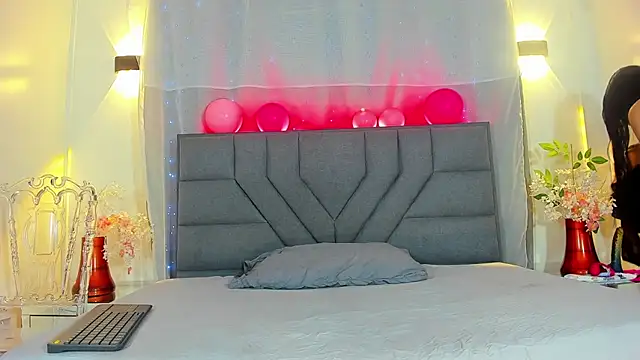 emma ayala online show from October 3, 7:11 pm