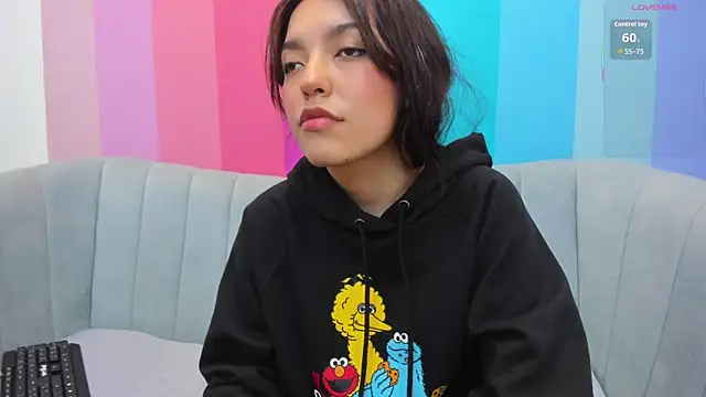 Elliecute online show from September 24, 2:20 pm