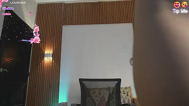 Roxybeautyy online show from October 17, 11:29 pm