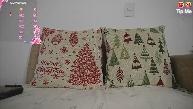 Roxybeautyy online show from February 9, 9:35 am