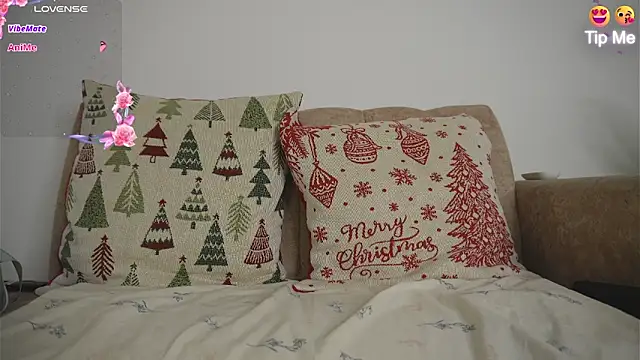 Roxybeautyy online show from April 22, 9:33 am