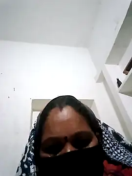 Snapshot of Pooja-guptq chatting on November 8, 11:58 pm Pooja-guptq online show from November 8, 11:58 pm