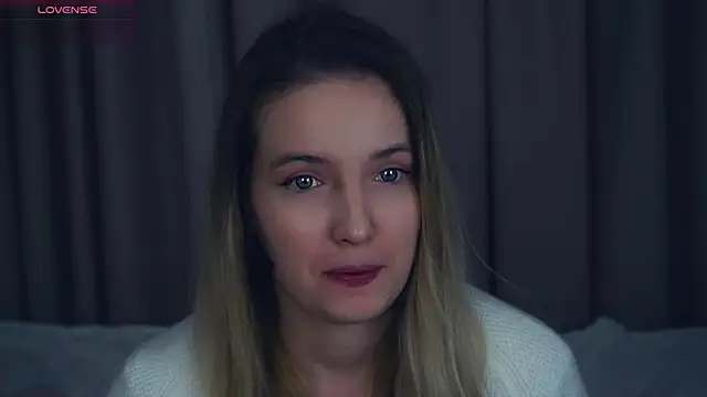 HongTomczak online show from October 18, 7:31 am