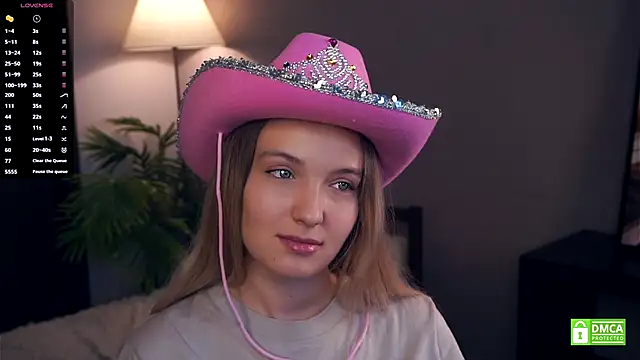 HongTomczak online show from October 30, 7:32 am