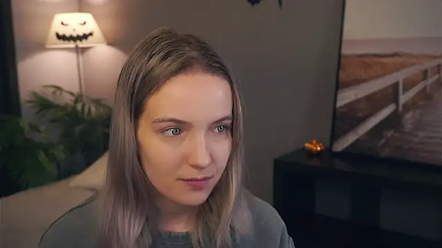 HongTomczak online show from November 13, 7:18 am