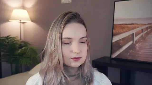 HongTomczak online show from December 18, 7:36 am