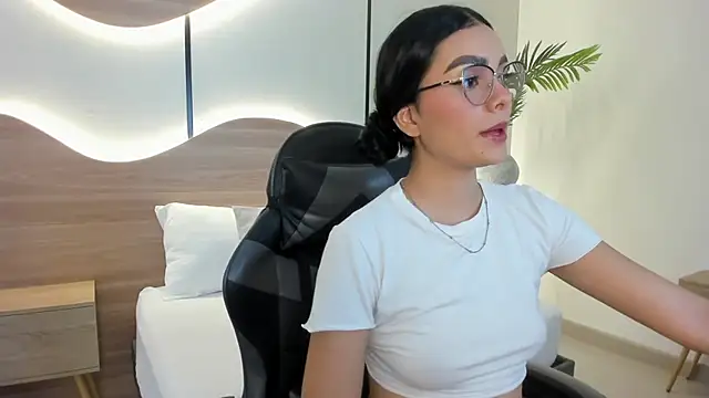 Snapshot of emily_tolson chatting on December 2, 7:09 pm emily tolson online show from December 2, 7:09 pm