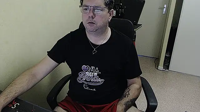 blueandwhite1 online show from December 18, 8:09 am