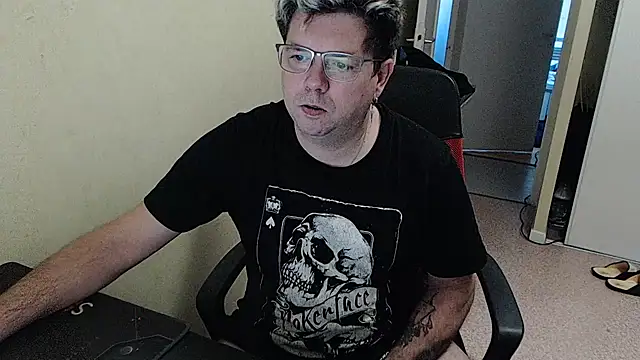 blueandwhite1 online show from December 30, 8:10 am