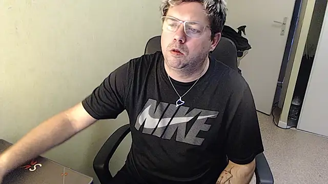 blueandwhite1 online show from January 10, 3:37 pm