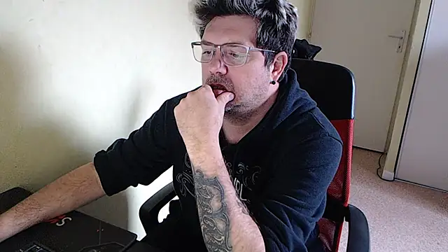 blueandwhite1 online show from January 26, 1:36 pm