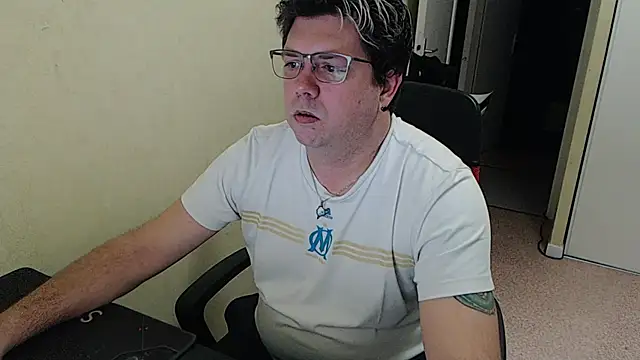 blueandwhite1 online show from January 26, 5:44 pm