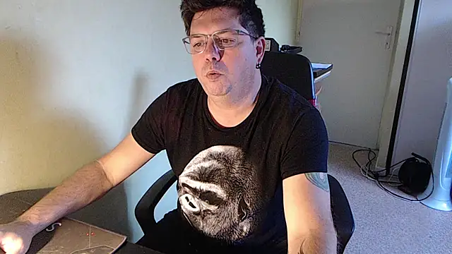 blueandwhite1 online show from October 8, 7:17 am