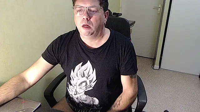 blueandwhite1 online show from November 27, 3:47 pm