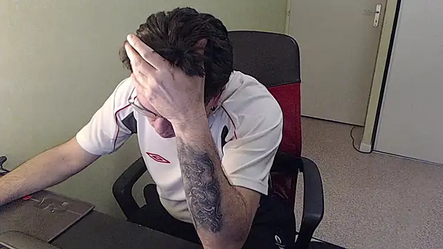 blueandwhite1 online show from February 25, 7:40 am