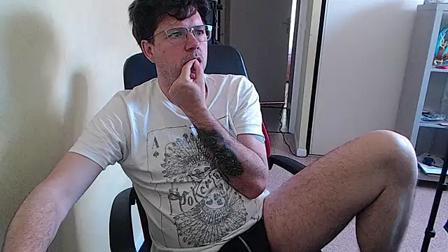 blueandwhite1 online show from April 14, 7:03 am