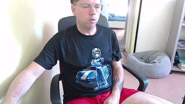 Snapshot of blueandwhite1 chatting on June 3, 7:11 am blueandwhite1 online show from June 3, 7:11 am