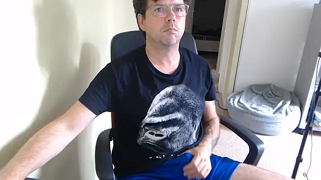 Snapshot of blueandwhite1 chatting on July 31, 2:38 pm blueandwhite1 online show from July 31, 2:38 pm