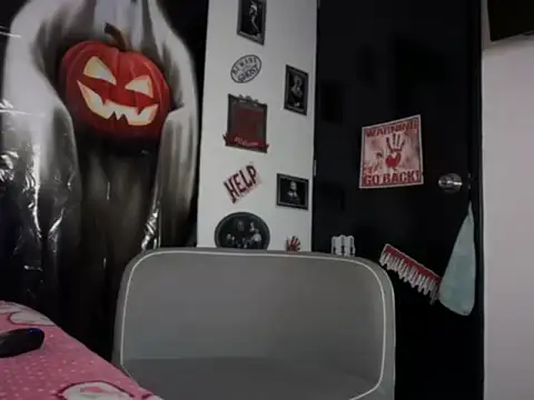 Snapshot of sasha_jonne chatting on October 31, 2:45 am sasha jonne online show from October 31, 2:45 am