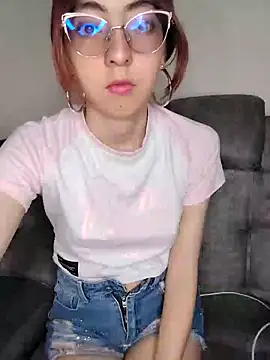 Snapshot of AnnieSparkle chatting on September 12, 12:11 am AnnieSparkle online show from September 12, 12:11 am