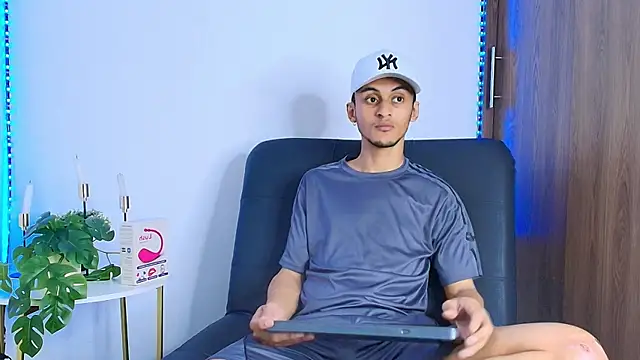 AlejandroLoouis online show from November 6, 7:37 pm