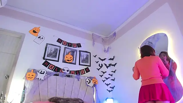 Snapshot of FuckingYoungs chatting on October 19, 8:53 pm FuckingYoungs online show from October 19, 8:53 pm