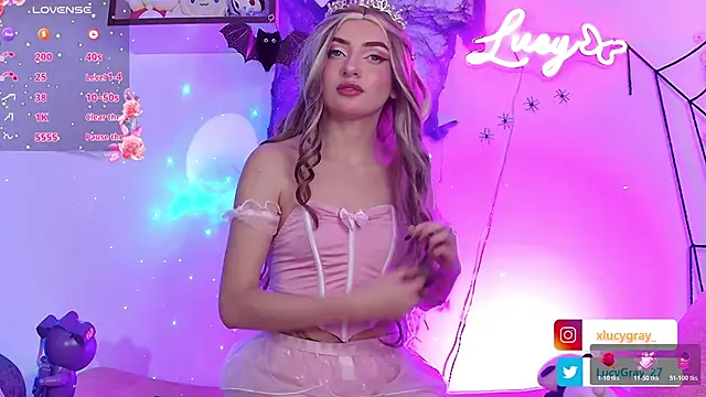 Snapshot of LucyGray chatting on October 31, 5:30 am LucyGray online show from October 31, 5:30 am