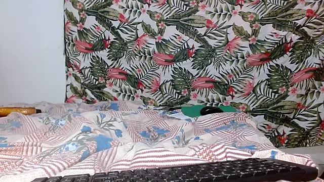 69smallstar online show from April 1, 1:41 pm