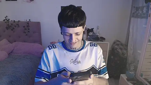 Snapshot of 2cyboy_ chatting on September 27, 8:36 pm 2cyboy online show from September 27, 8:36 pm