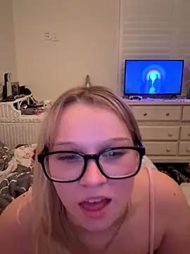 xoxokayy18 online show from October 7, 6:10 am