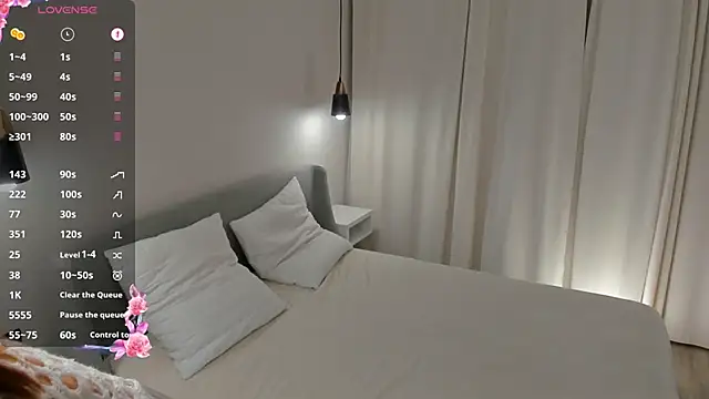 Snapshot of SirenaOstrem chatting on October 30, 1:07 am SirenaOstrem online show from October 30, 1:07 am