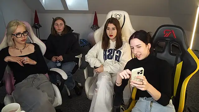 Snapshot of _Lili_054 chatting on October 14, 10:38 am  Lili 054 online show from October 14, 10:38 am