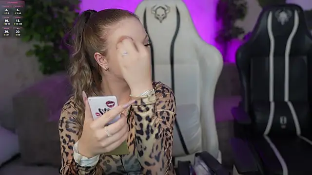 Snapshot of Ella_054 chatting on September 29, 2:22 pm Ella 054 online show from September 29, 2:22 pm