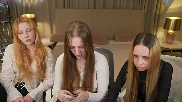 Snapshot of Ella_054 chatting on October 13, 2:28 pm Ella 054 online show from October 13, 2:28 pm