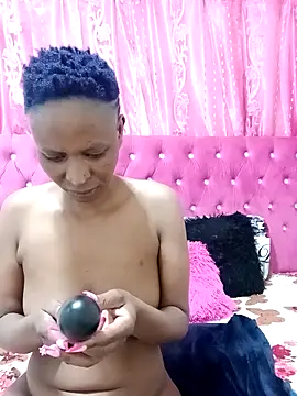 SexyBootie online show from December 18, 9:32 pm