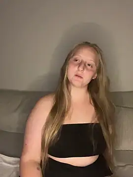 Snapshot of young_hailey chatting on September 15, 5:35 pm young hailey online show from September 15, 5:35 pm