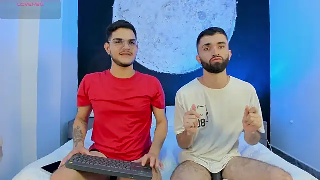 Snapshot of marcoAndMathew chatting on September 24, 12:30 pm marcoAndMathew online show from September 24, 12:30 pm