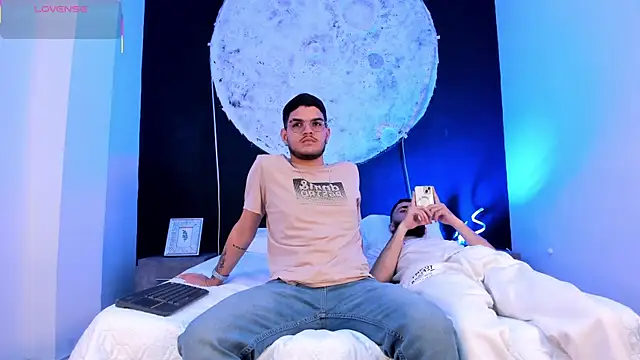 Snapshot of marcoAndMathew chatting on September 25, 12:20 pm marcoAndMathew online show from September 25, 12:20 pm
