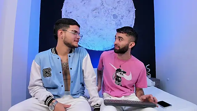 Snapshot of marcoAndMathew chatting on September 29, 12:32 pm marcoAndMathew online show from September 29, 12:32 pm