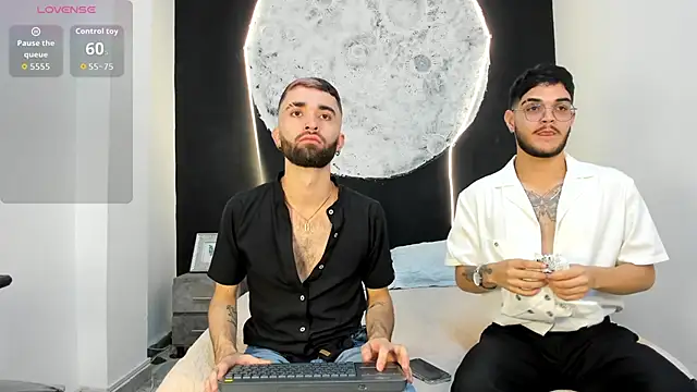 Snapshot of marcoAndMathew chatting on October 16, 1:01 pm marcoAndMathew online show from October 16, 1:01 pm